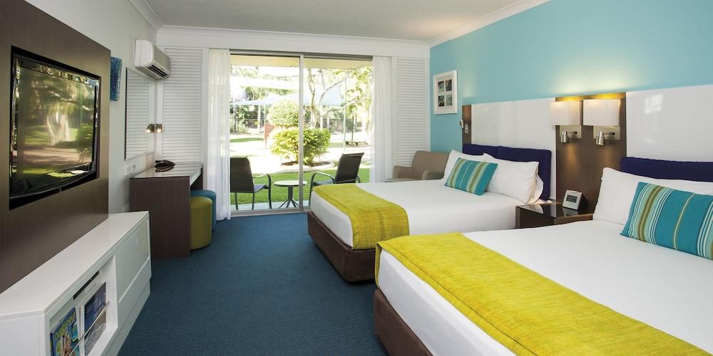 Sea World 4* Main Beach